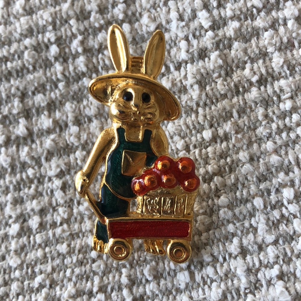 Danecraft Bunny Brooch with Wagon of Fruit - Picture 14 of 15